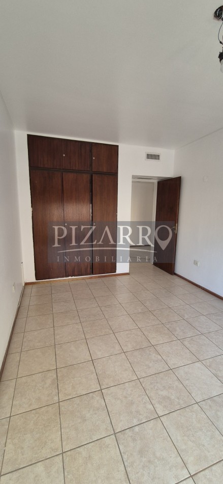 Alquiler Hermoso Triplex tres dorm. con cochera Centrico