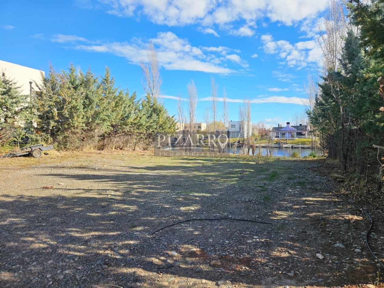 Espectacular Lote fondo de laguna Barrio Privado