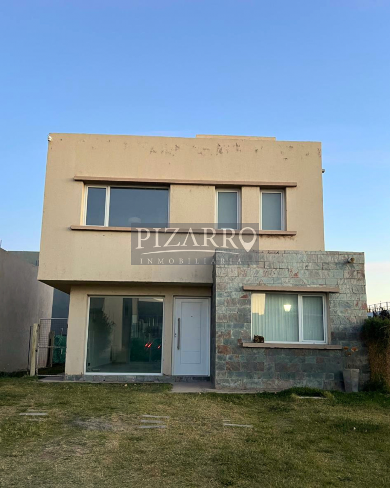 Duplex 4 Dormitorios - Barrio La Peregrina