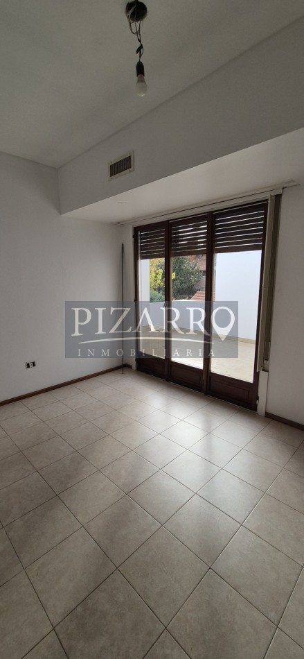 Alquiler Hermoso Triplex tres dorm. con cochera Centrico