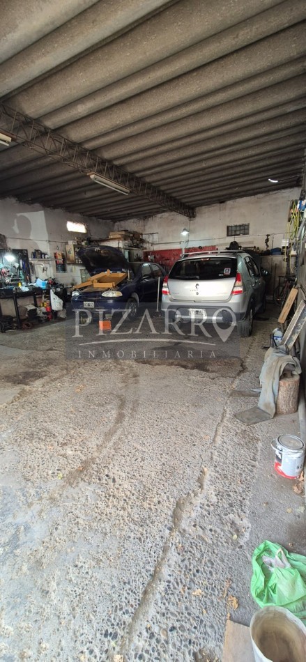 Lote con galpon y tres dptos (ideal inversion)