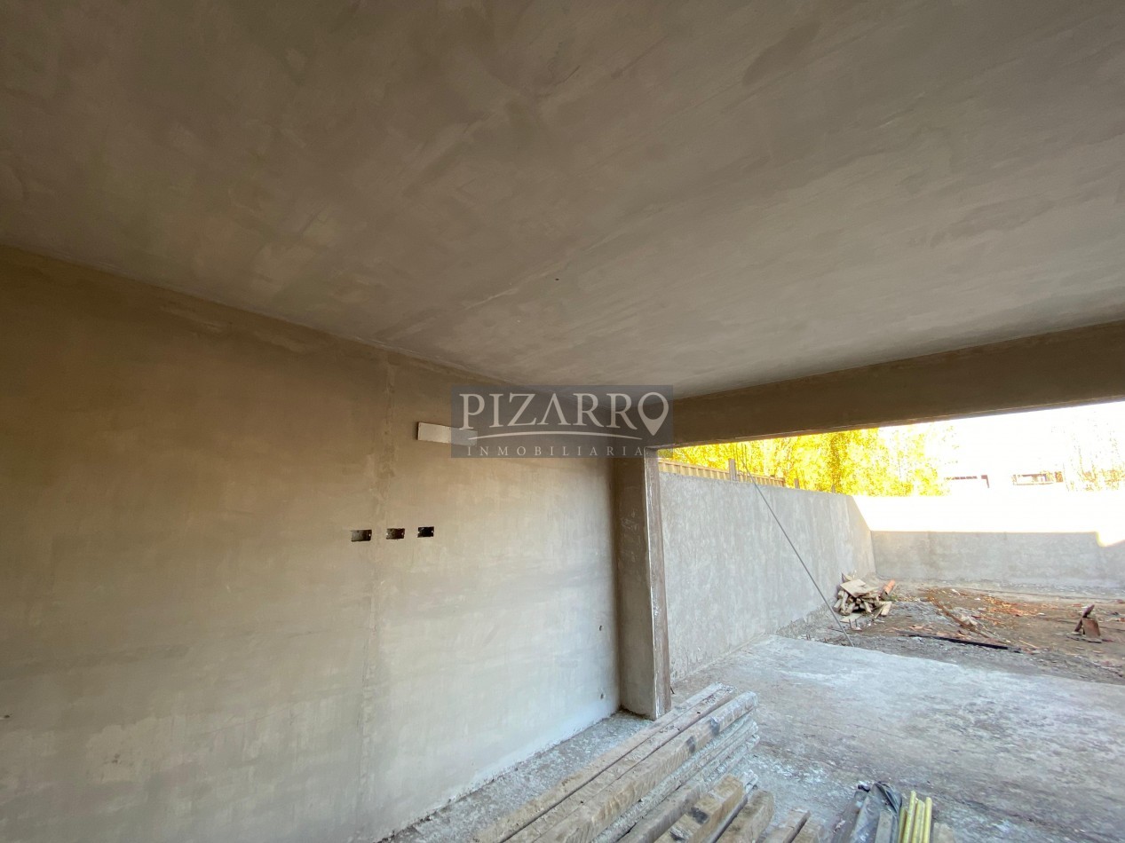 Venta Duplex tres dorm. Patio y Piscina en zona Confluencia