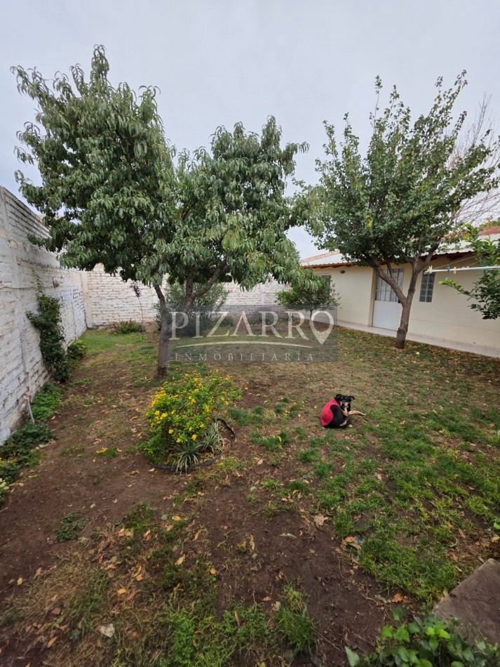 Casa Tres Dormitorios con Jardin y Garage - Barrio Melipal