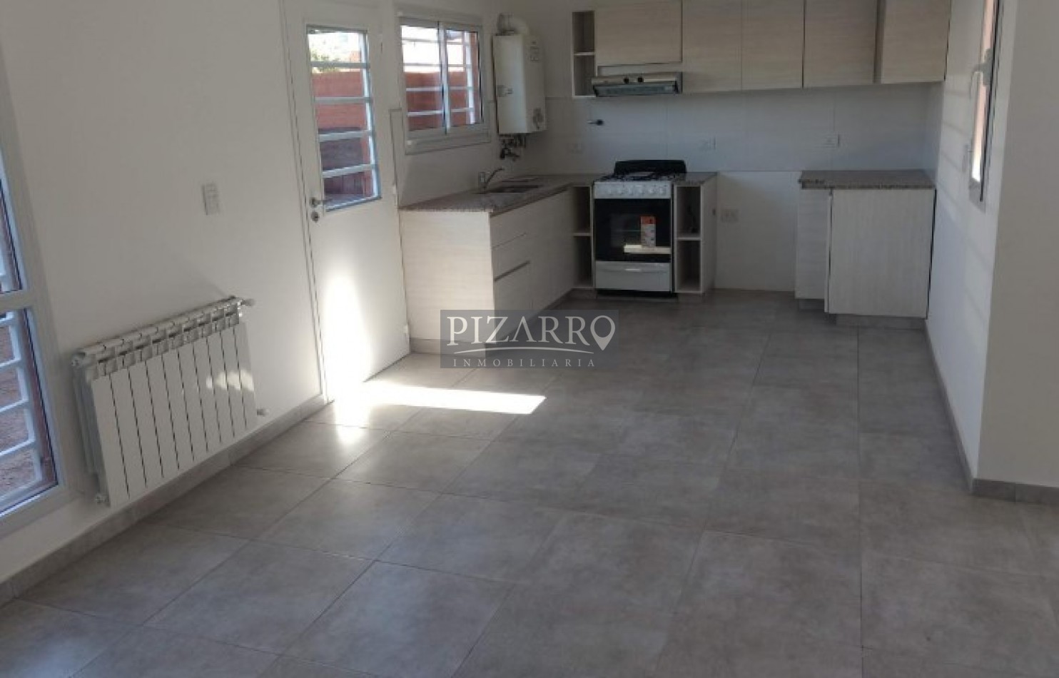 Duplex Dos Dorm. con Cochera y Patio, Barrio Canal V.