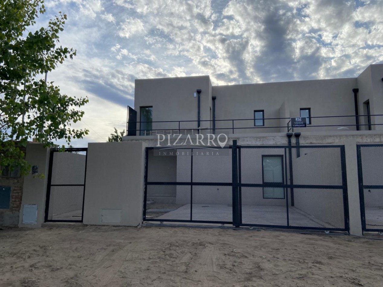 Venta Duplex tres dorm. patio y parrillaen zona Confluencia