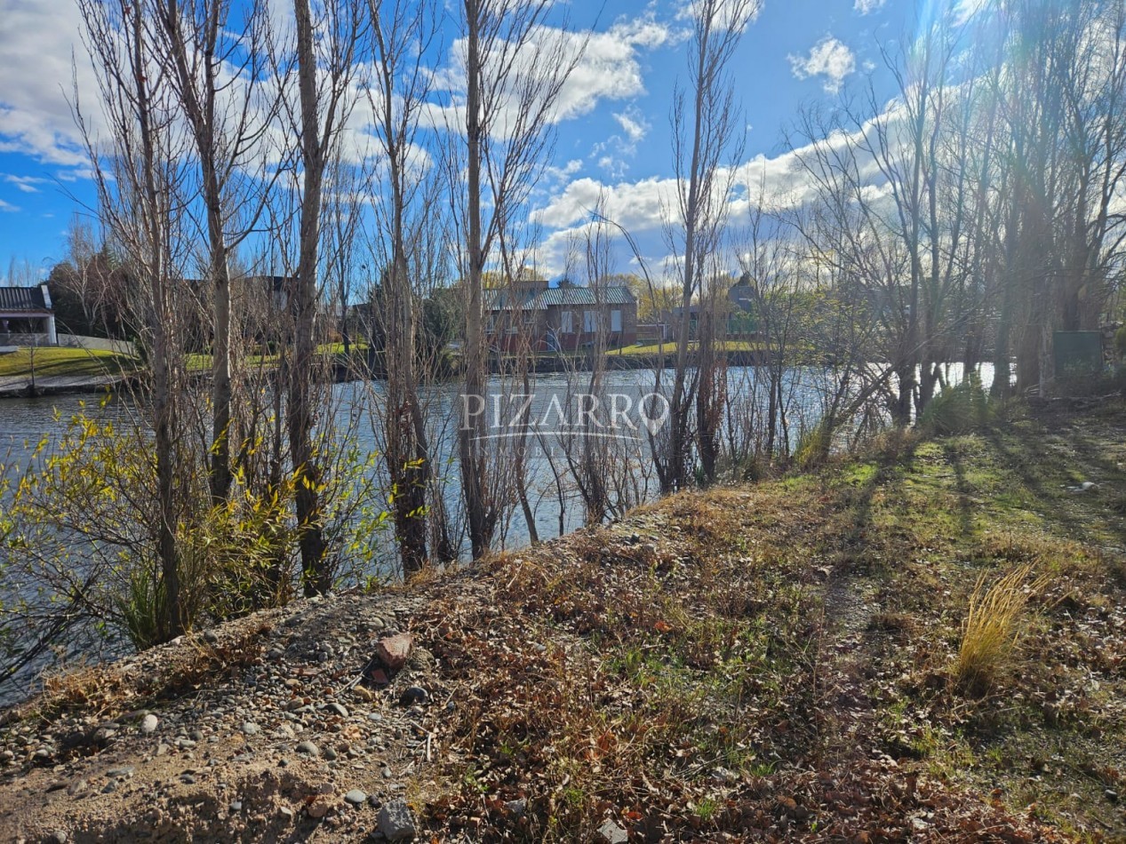 Espectacular Lote fondo de laguna Barrio Privado