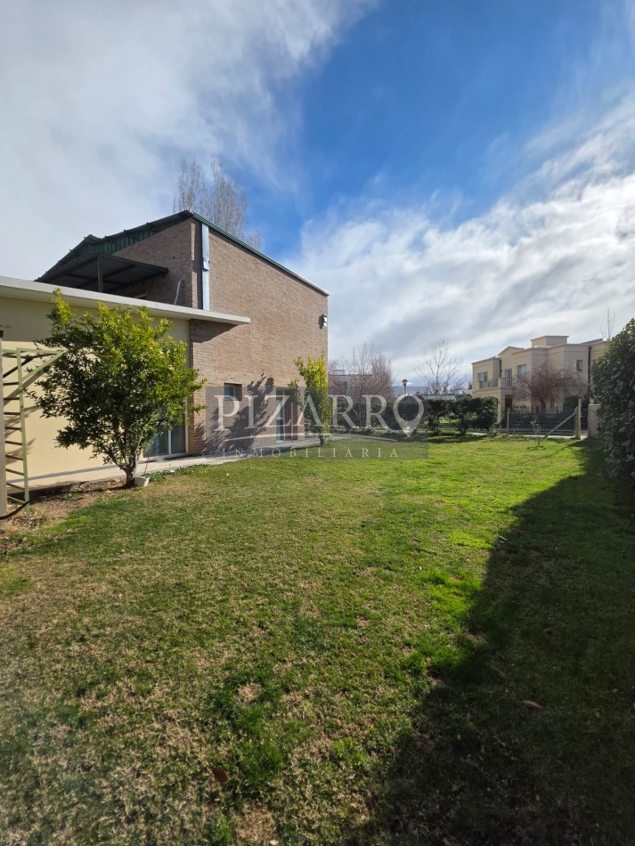 Casa en Barrio Privado La Zagala