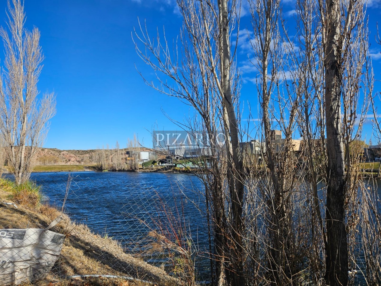 Espectacular Lote fondo de laguna Barrio Privado