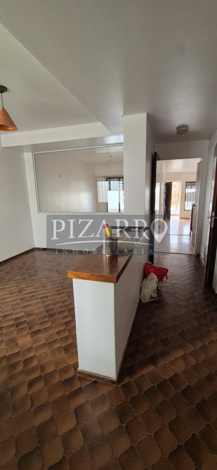 Alquiler Hermoso Triplex tres dorm. con cochera Centrico