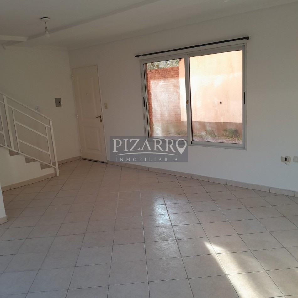 Alquiler Duplex 3 Dorm. - Patio y Cochera | Catriel Al 200