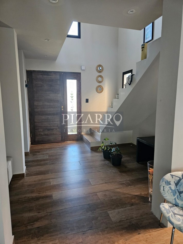Duplex de 2 dormitorios + escritorio en B° La Peregrina