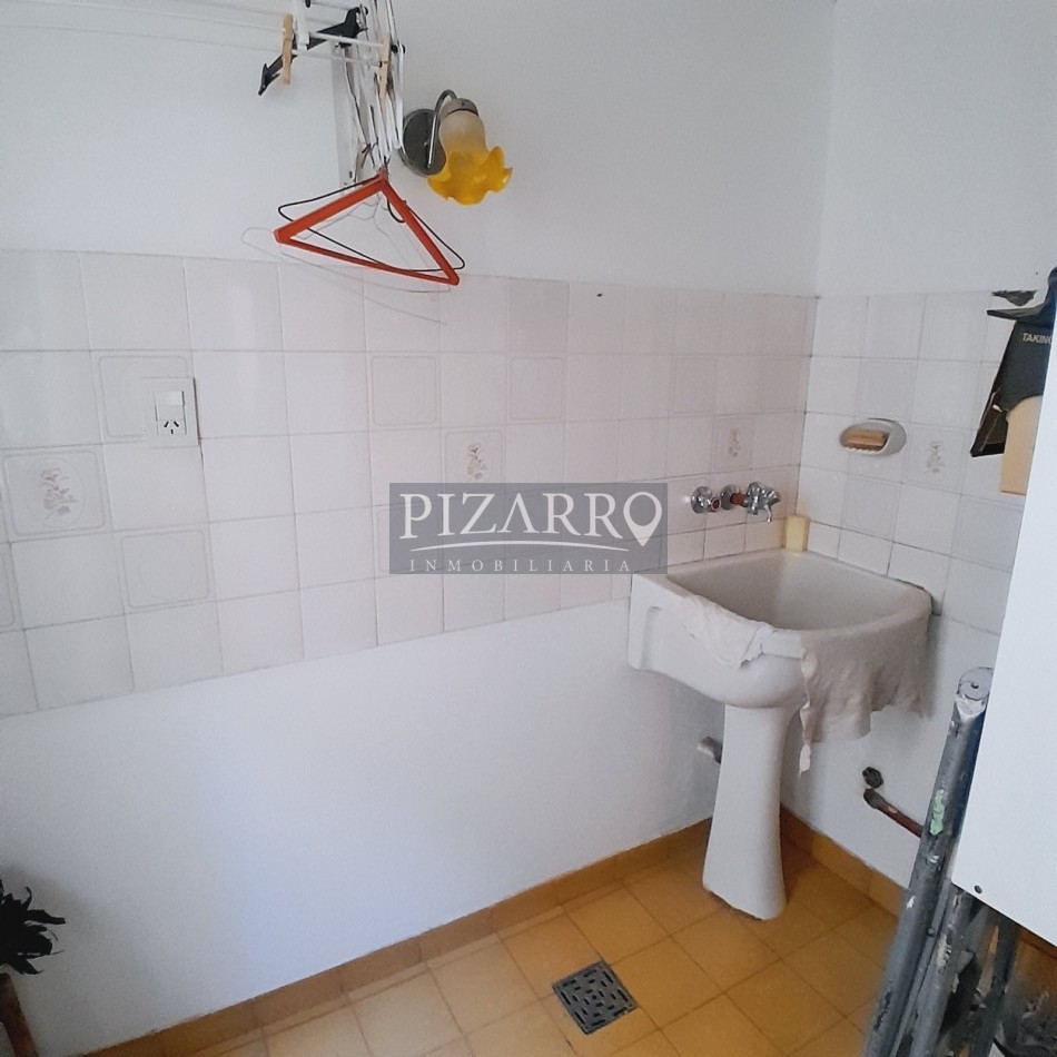 Venta Departamento tres dormitorios con lavadero centrico