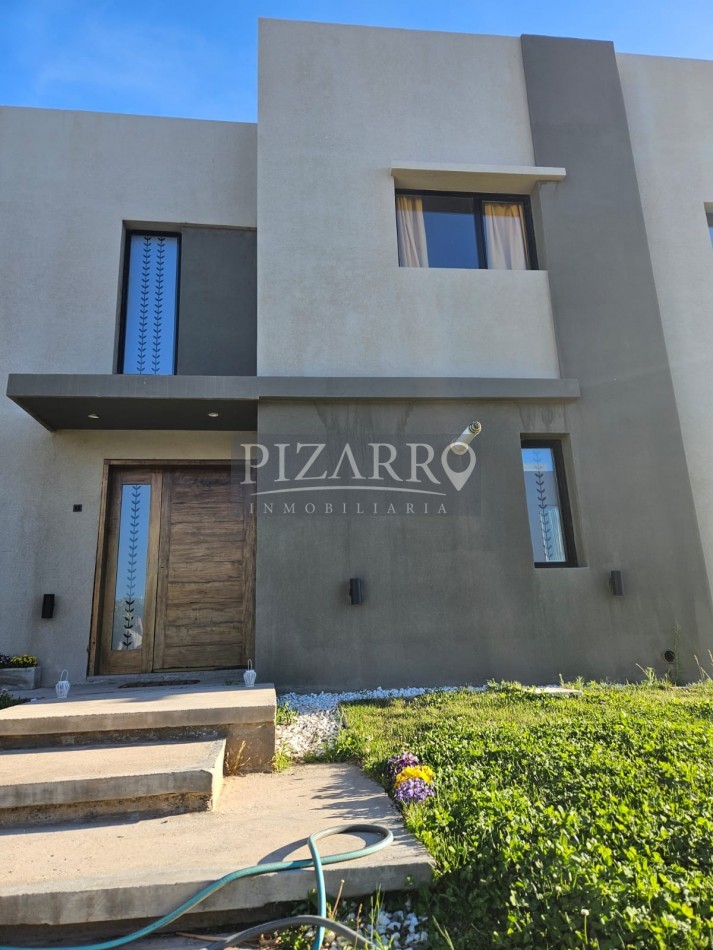 Duplex de 2 dormitorios + escritorio en B° La Peregrina
