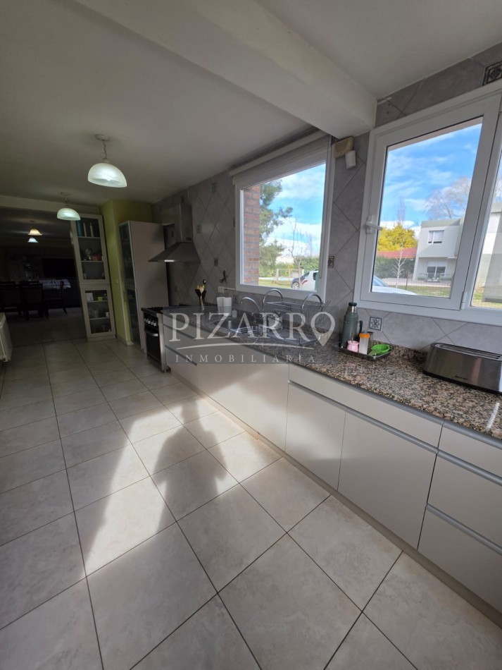 Casa en Barrio Privado La Zagala