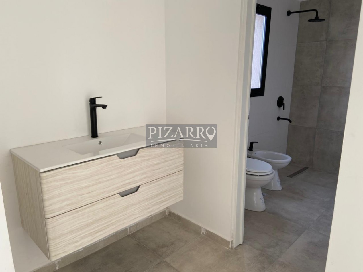 Venta Duplex tres dorm. patio y parrillaen zona Confluencia