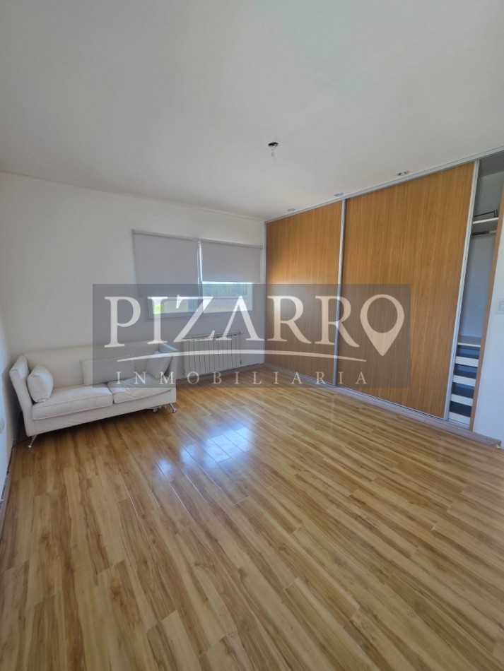 Venta Casa tres dorm. con piscina B° La Zagala - Apta credito