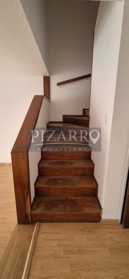 Alquiler Hermoso Triplex tres dorm. con cochera Centrico