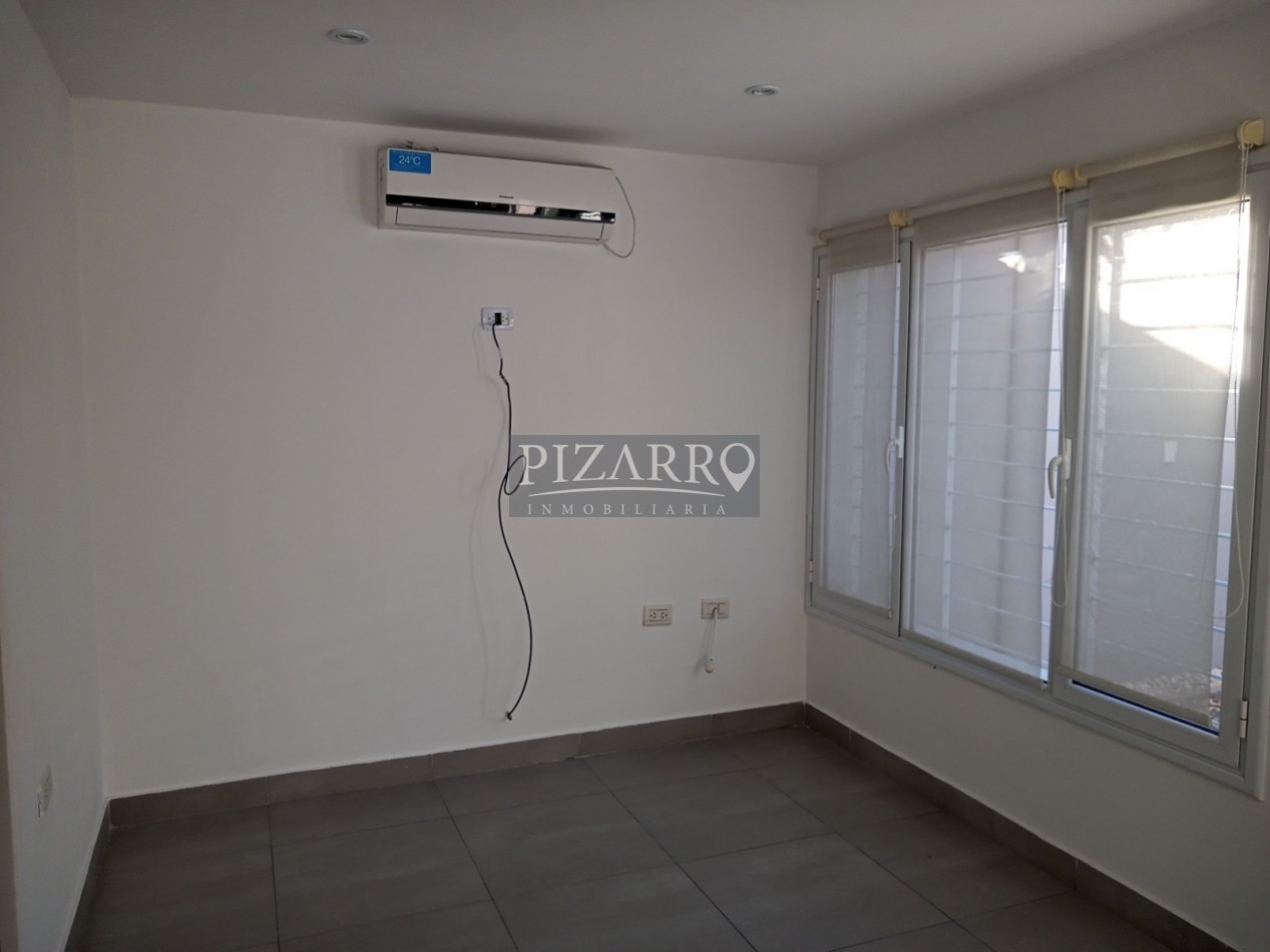 Amplio Duplex Tres Dormitorios con garage.