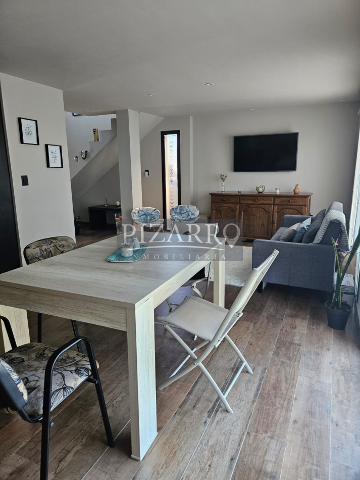 Duplex de 2 dormitorios + escritorio en B° La Peregrina