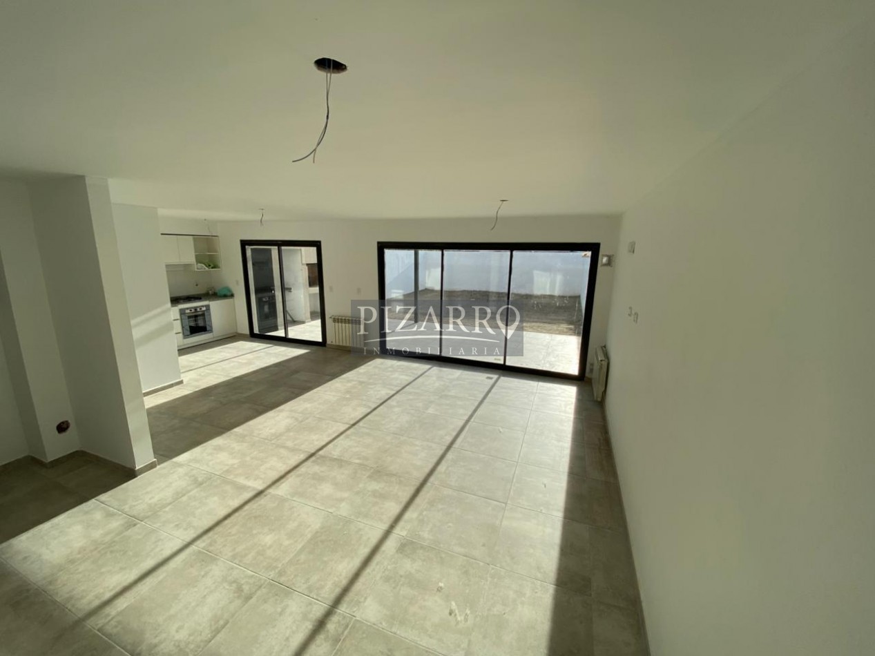 Venta Duplex tres dorm. patio y parrillaen zona Confluencia