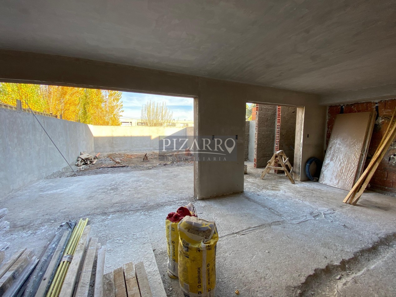 Venta Duplex tres dorm. Patio y Piscina en zona Confluencia
