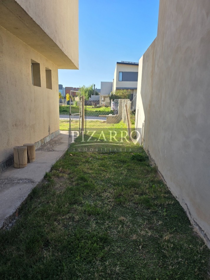 Duplex 4 Dormitorios - Barrio La Peregrina
