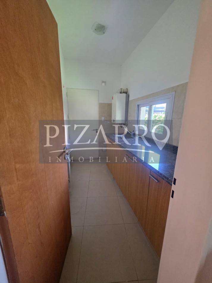 Venta Casa tres dorm. con piscina B° La Zagala - Apta credito