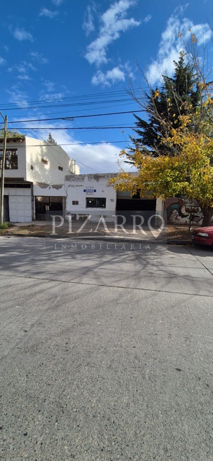 Lote con galpon y tres dptos (ideal inversion)