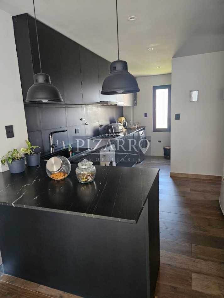 Duplex de 2 dormitorios + escritorio en B° La Peregrina