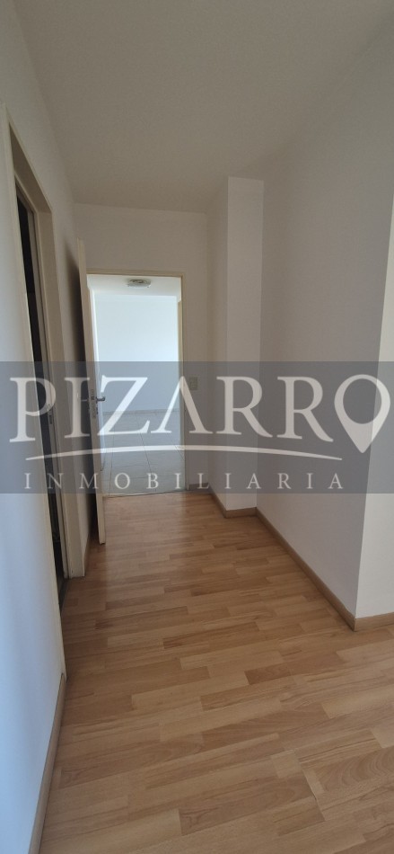 Amplio departamento con cochera y baulera