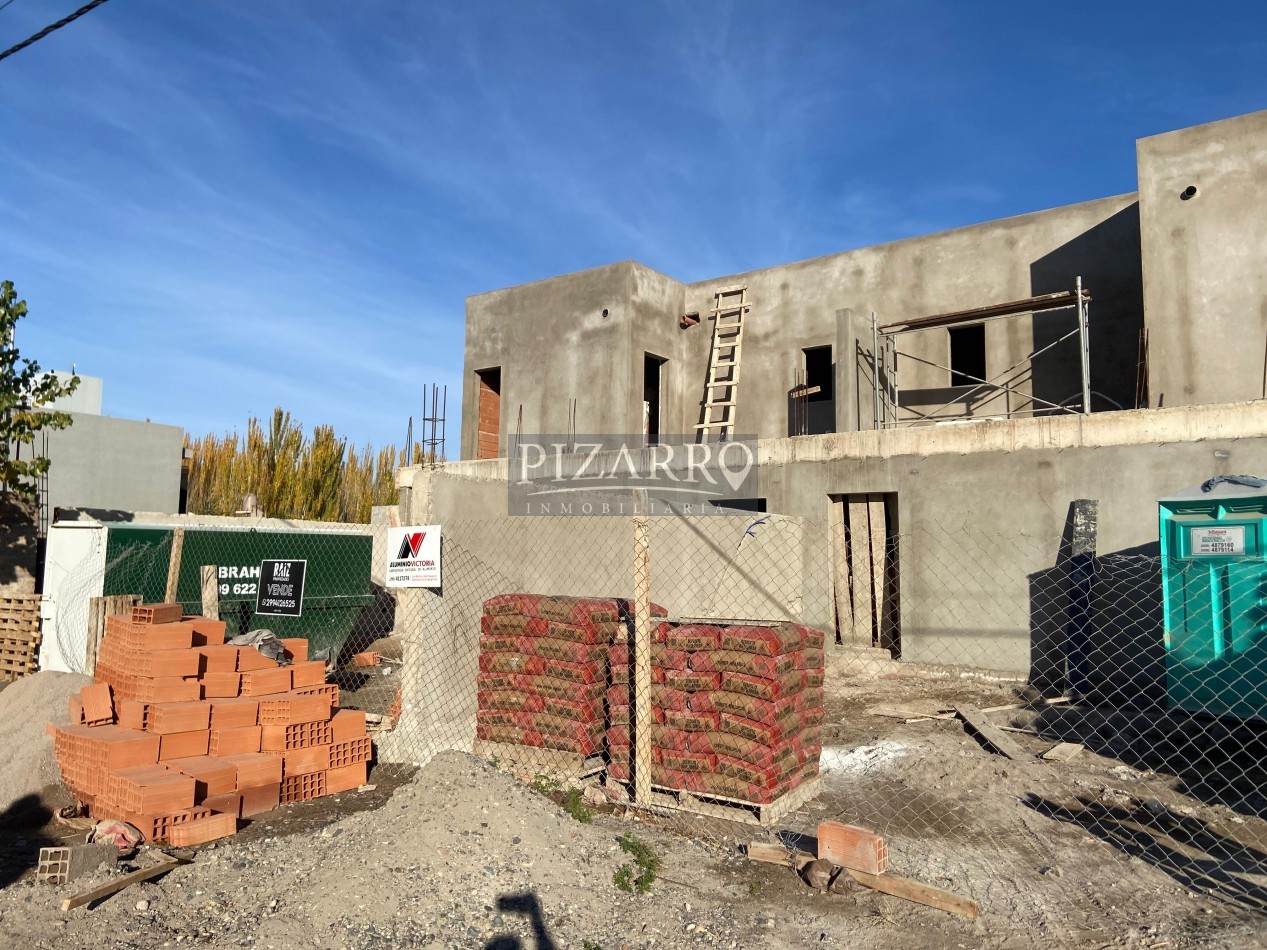Venta Duplex tres dorm. Patio y Piscina en zona Confluencia