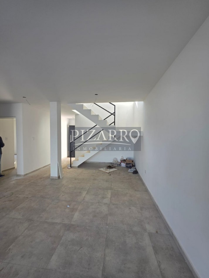 Venta Duplex tres dorm. patio y parrillaen zona Confluencia