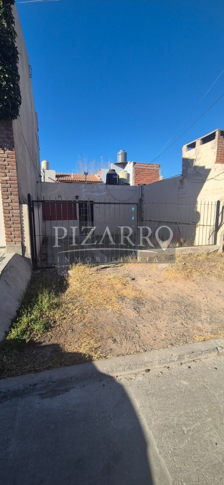 Venta Casa a Restaurar, Rio Agrio al 100