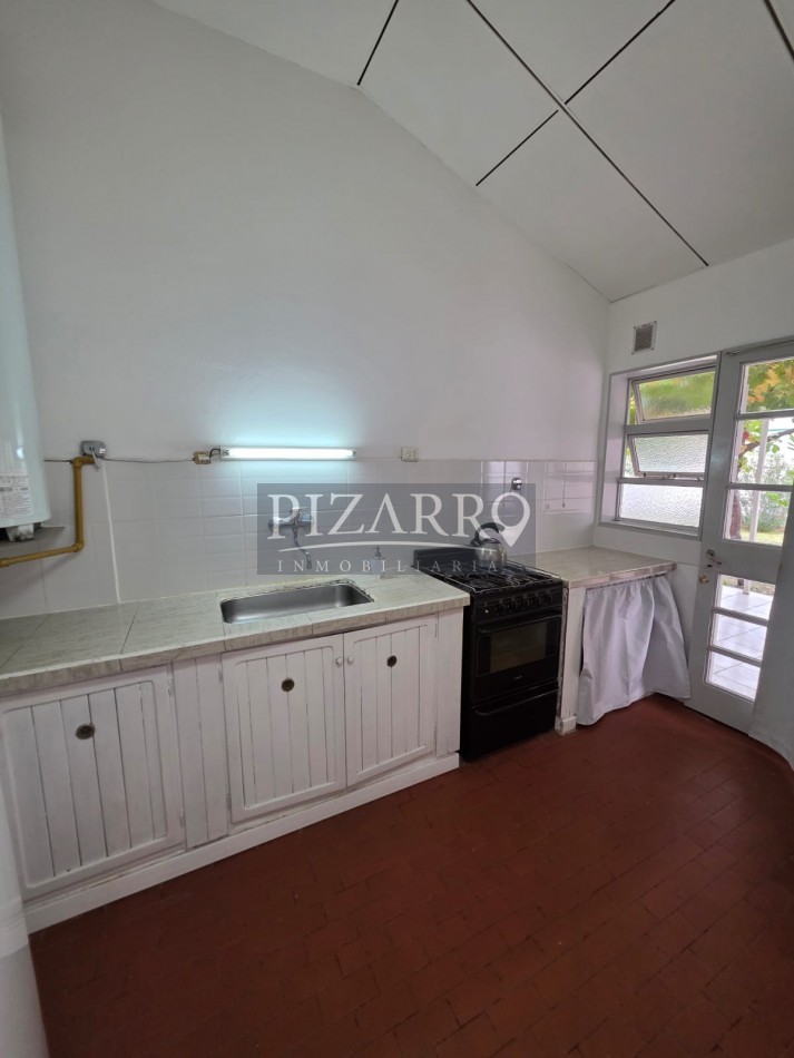 Casa Tres Dormitorios con Jardin y Garage - Barrio Melipal