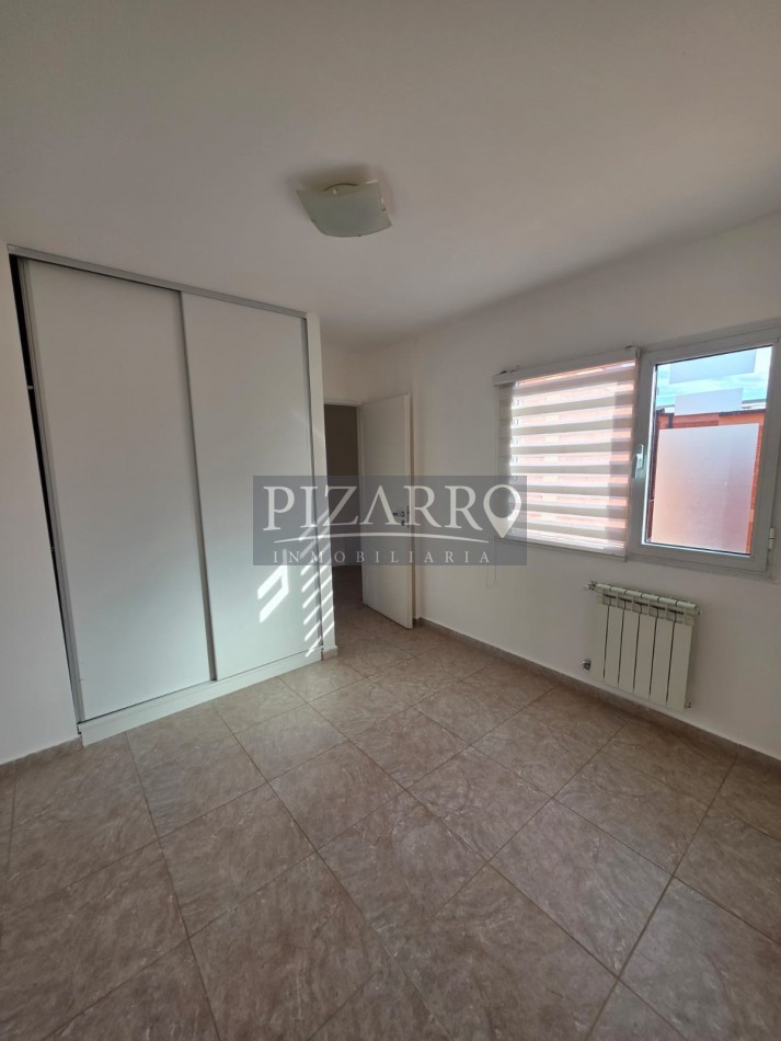 Duplex Dos Dorm. con Cochera y Patio, Barrio Canal V.