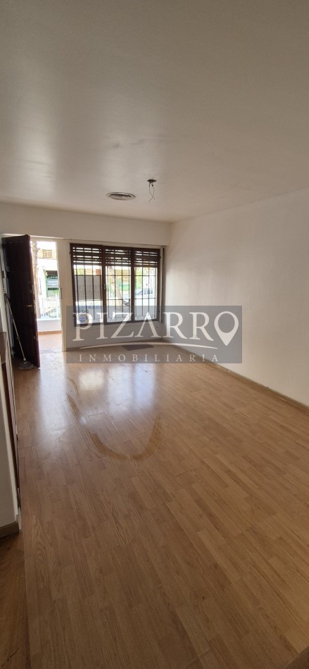 Alquiler Hermoso Triplex tres dorm. con cochera Centrico