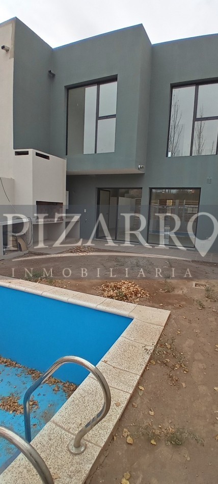 Duplex Tres Dormitorios, Barrio Tierra Mansa, Centenario.