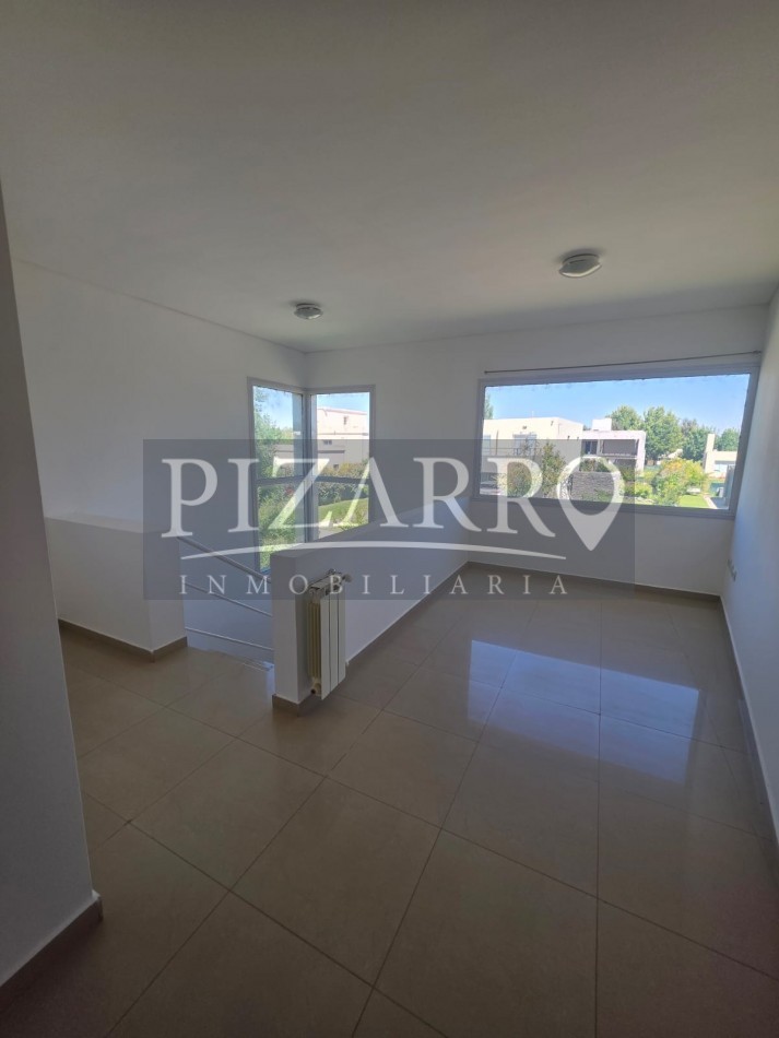 Venta Casa tres dorm. con piscina B° La Zagala - Apta credito