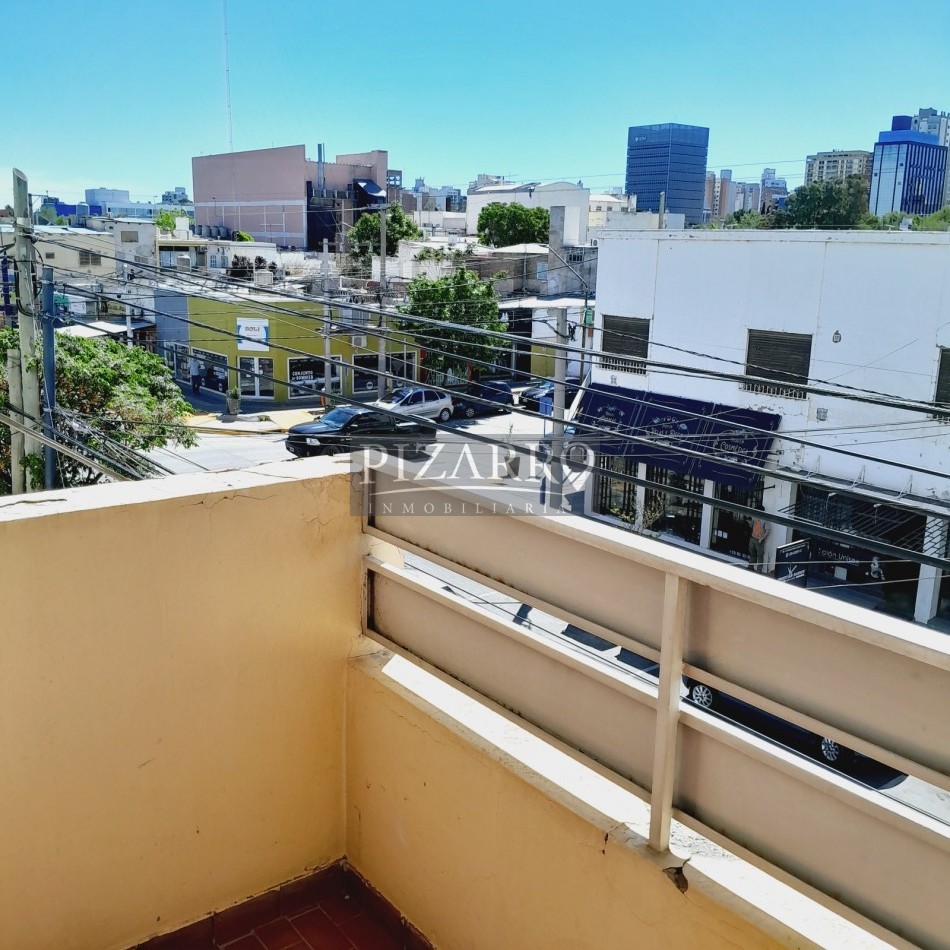 Venta Departamento tres dormitorios con lavadero centrico