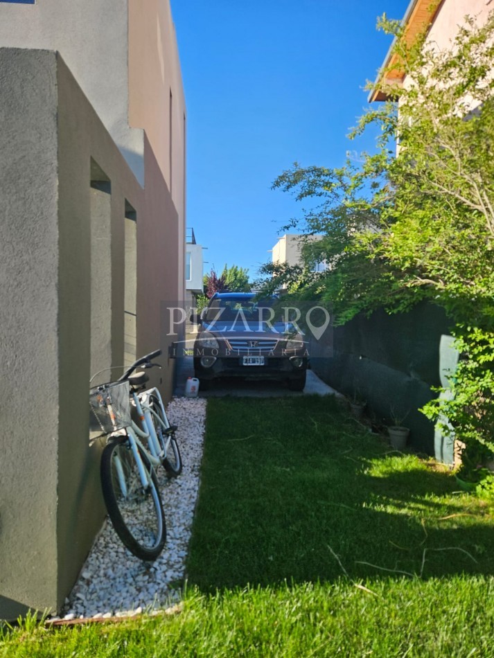 Duplex de 2 dormitorios + escritorio en B° La Peregrina