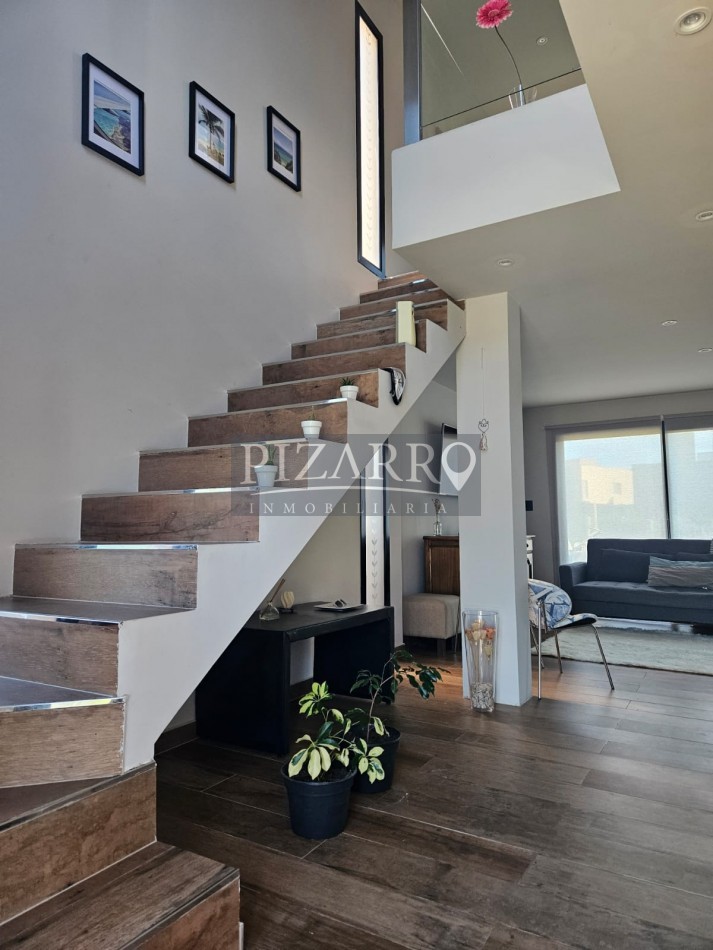 Duplex de 2 dormitorios + escritorio en B° La Peregrina