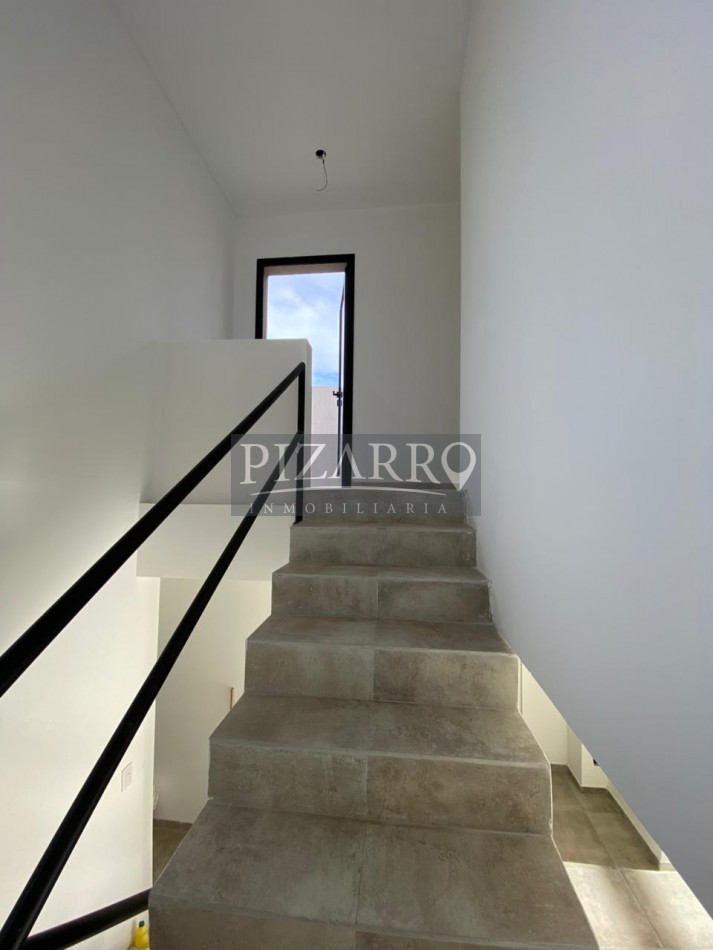 Venta Duplex tres dorm. patio y parrillaen zona Confluencia