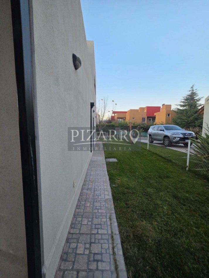 Venta Casa 4 dorm. Comahue Golf Club Neuquen - APTA CREDITO
