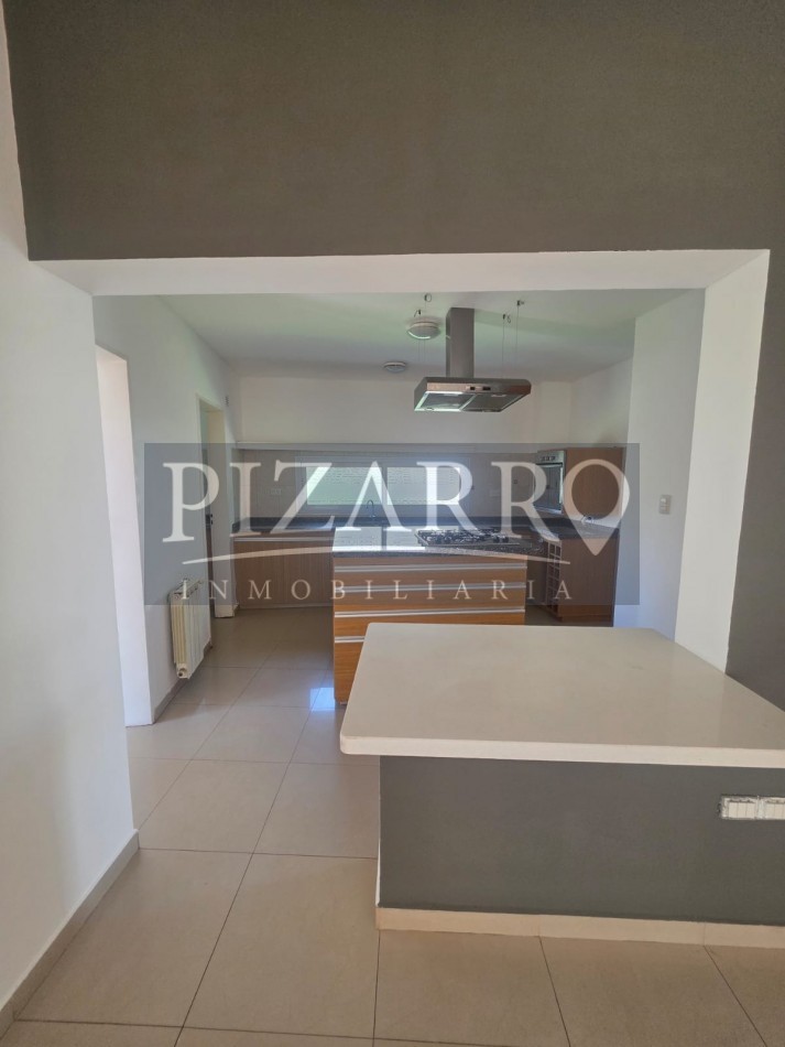 Venta Casa tres dorm. con piscina B° La Zagala - Apta credito