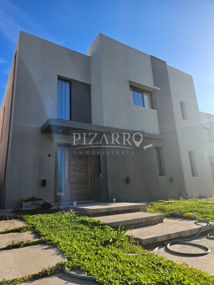 Duplex de 2 dormitorios + escritorio en B° La Peregrina