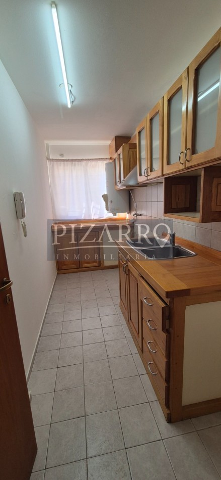 Departamento Dos Dorm. con Cochera. Barrio Confluencia.