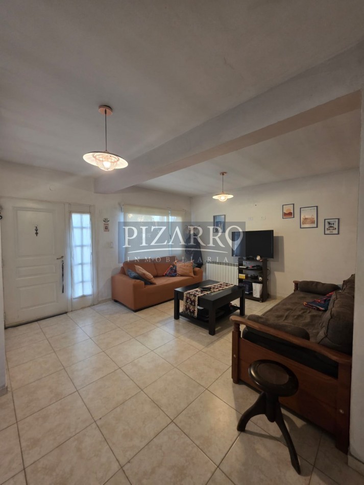 Hermosa Casa de 2 Dorm. en Barrio La Peregrina