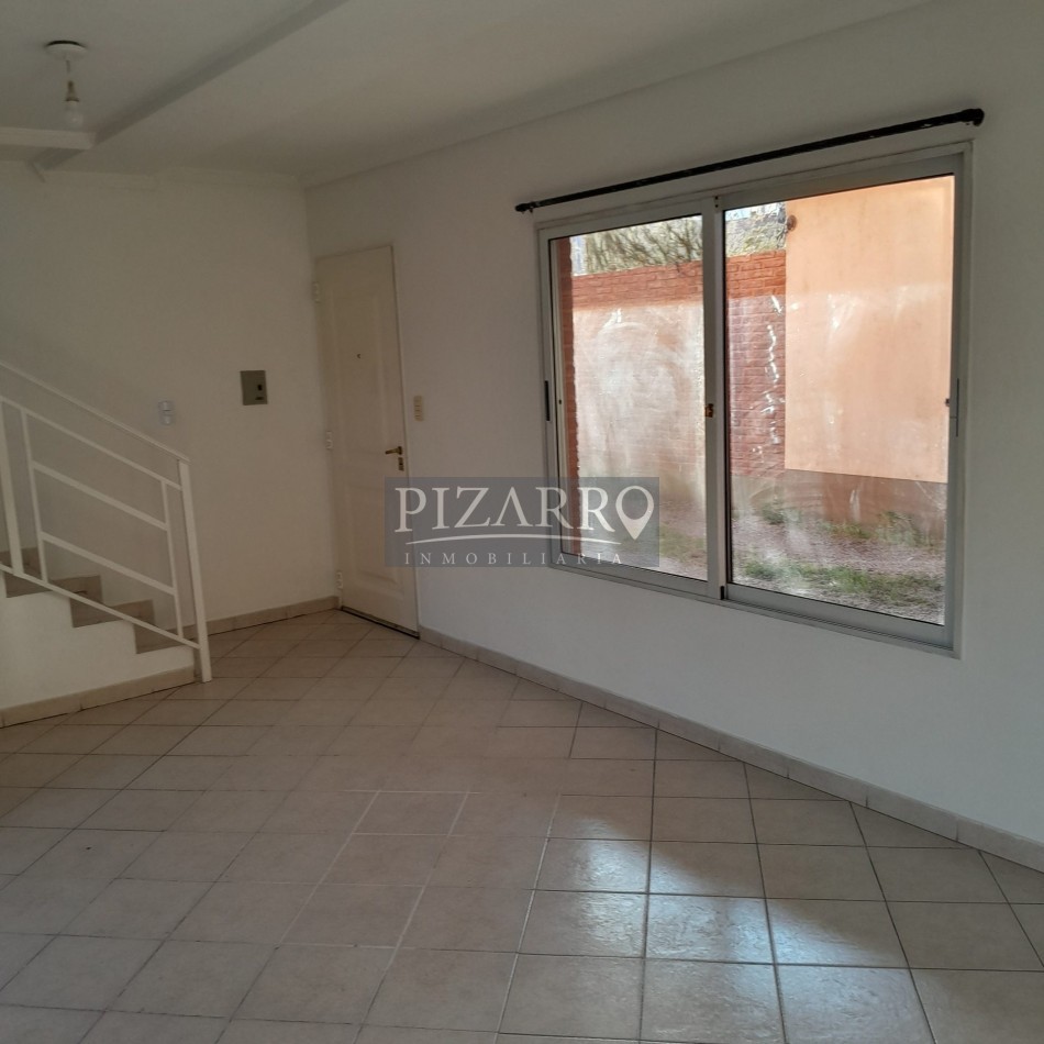 Alquiler Duplex 3 Dorm. - Patio y Cochera | Catriel Al 200
