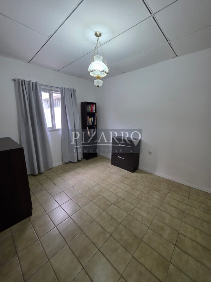 Casa Tres Dormitorios con Jardin y Garage - Barrio Melipal