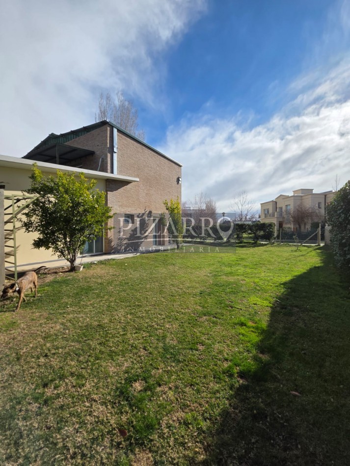 Casa en Barrio Privado La Zagala